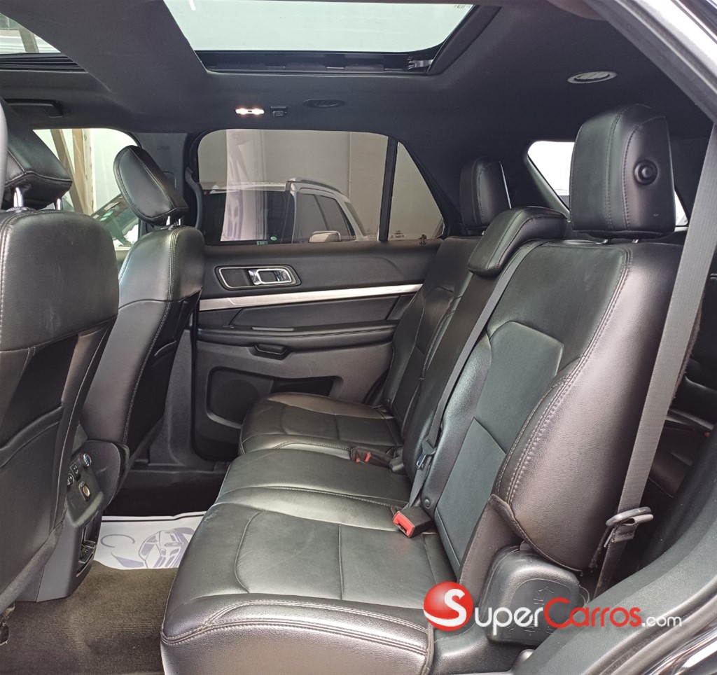 2018 Ford Explorer XLT 4WD — foto 7 / 12