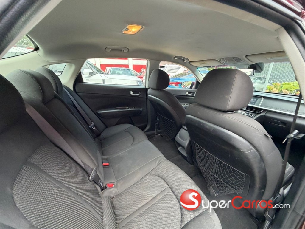 2020 Kia Optima — foto 9 / 10