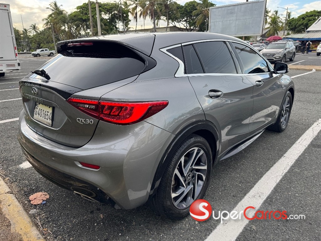 2017 Infiniti QX-30 — foto 4 / 11