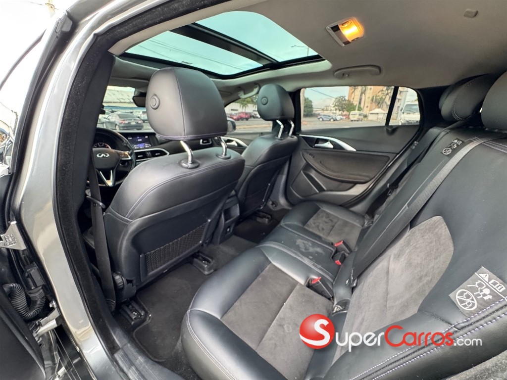 2017 Infiniti QX-30 — foto 6 / 11
