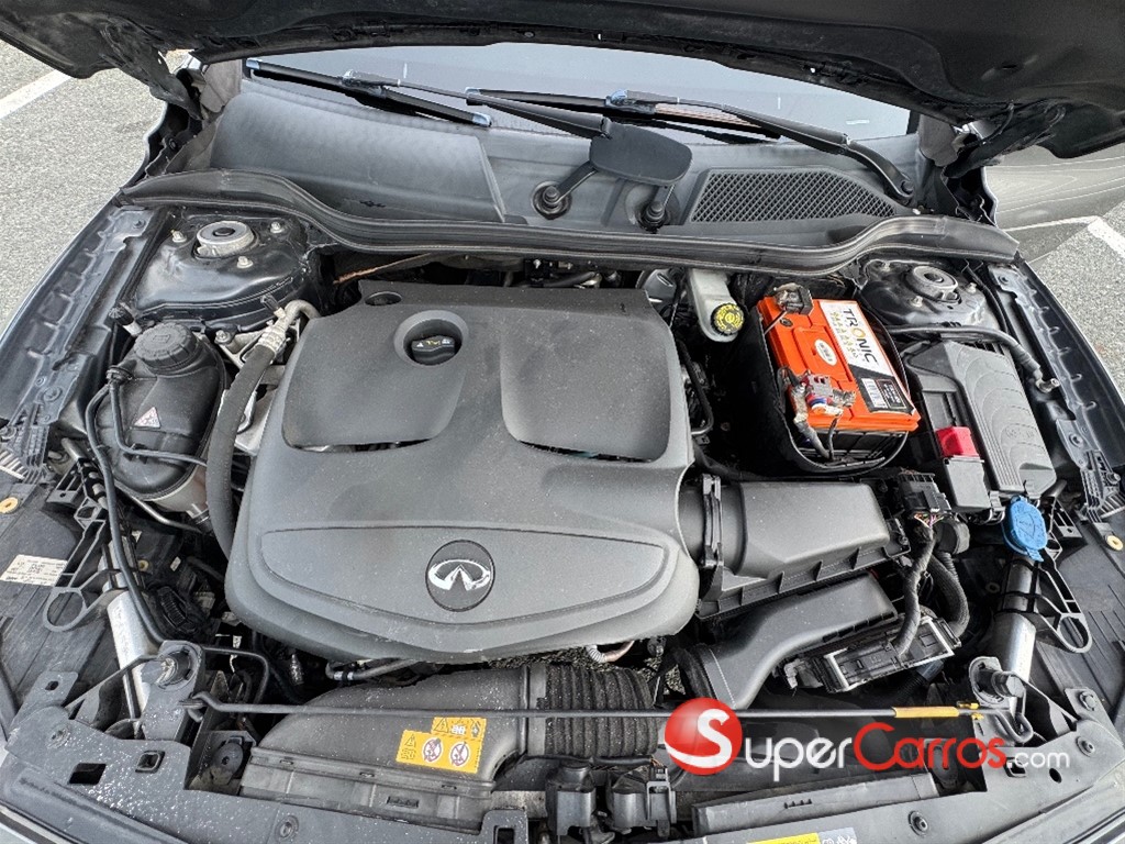 2017 Infiniti QX-30 — foto 10 / 11