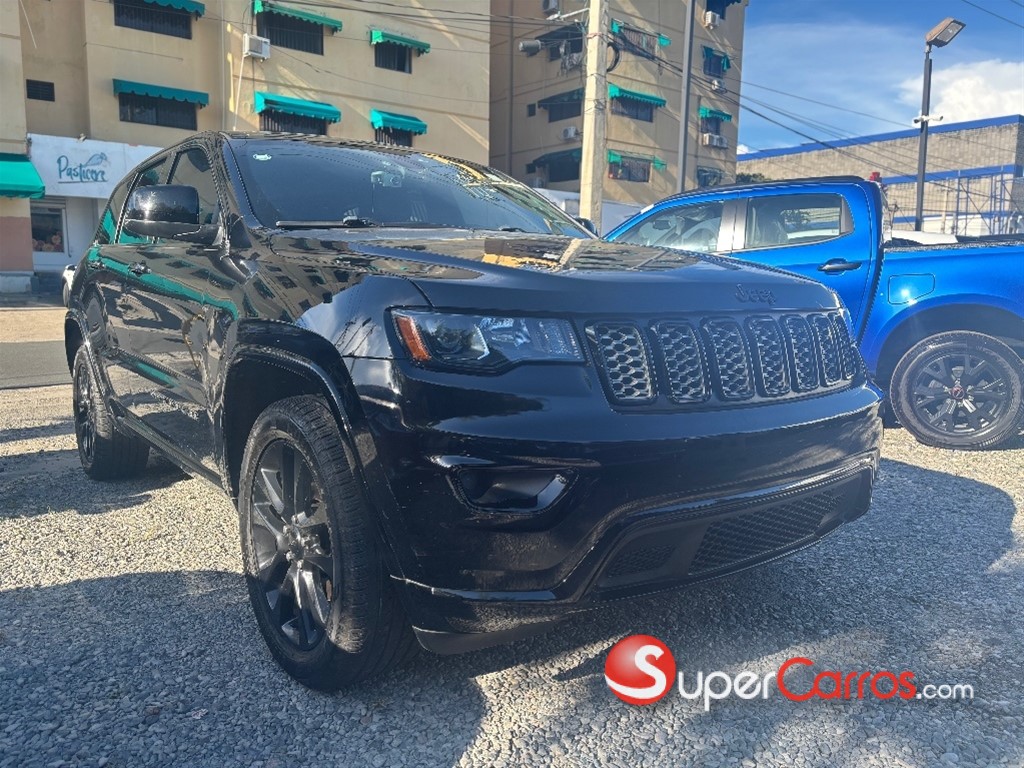 2017 Jeep Grand Cherokee Laredo 4x4 — foto 2 / 9