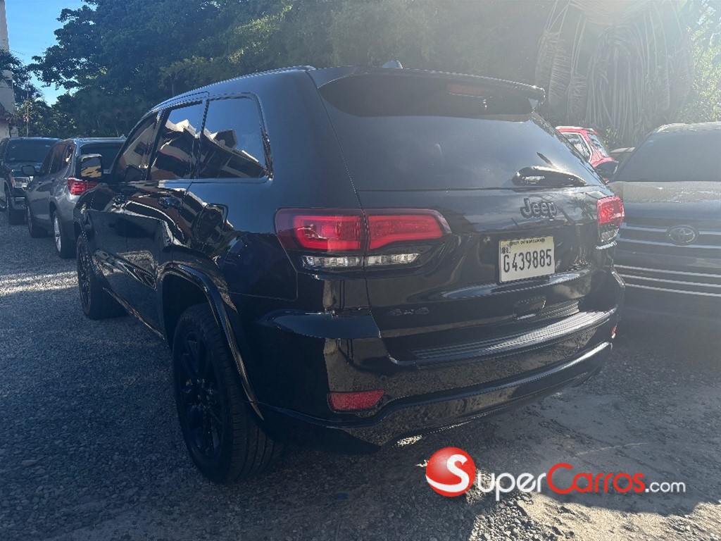 2017 Jeep Grand Cherokee Laredo 4x4 — foto 4 / 9