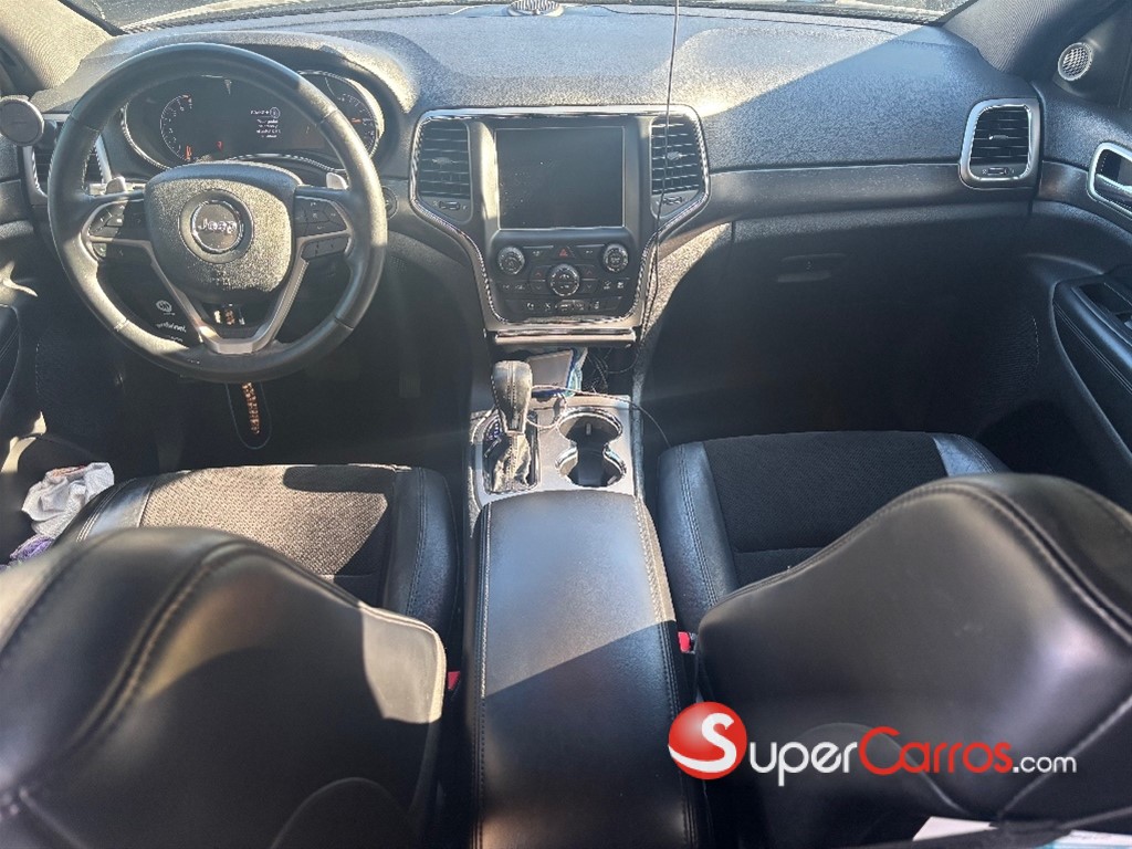 2017 Jeep Grand Cherokee Laredo 4x4 — foto 5 / 9