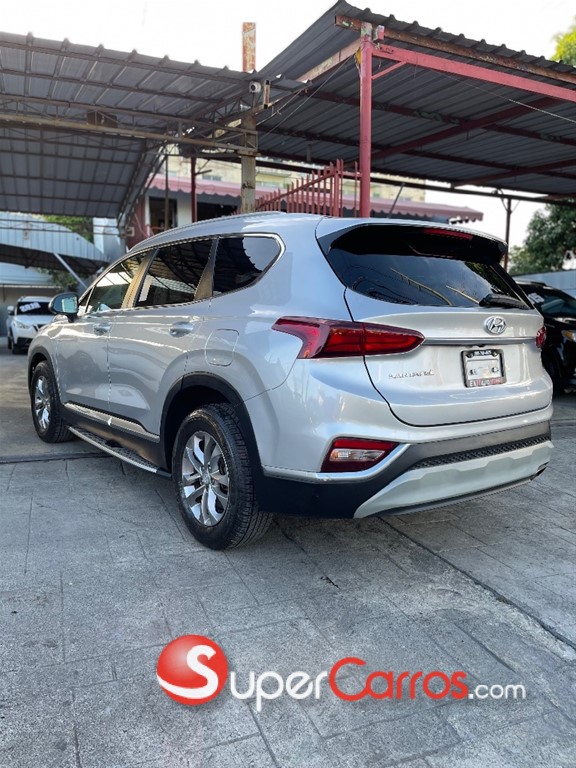 2020 Hyundai Santa Fe SE — foto 8 / 10