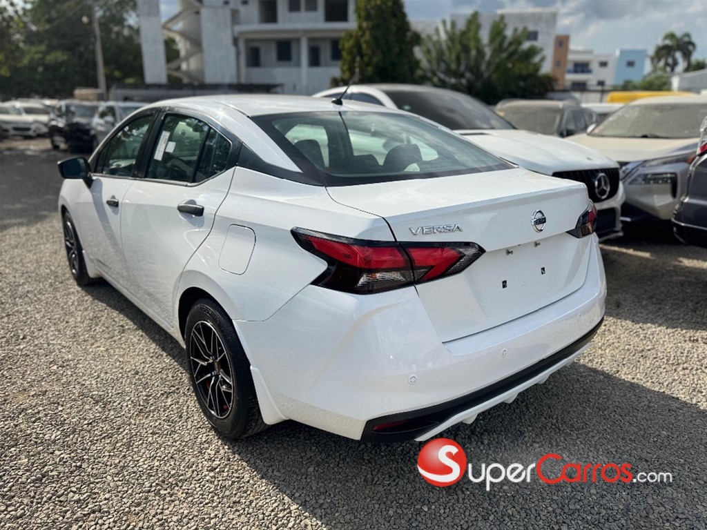 2020 Nissan Versa S Plus — foto 4 / 10