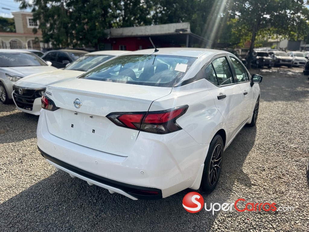 2020 Nissan Versa S Plus — foto 6 / 10
