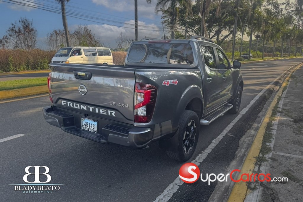 2024 Nissan Frontier LE — foto 2 / 12