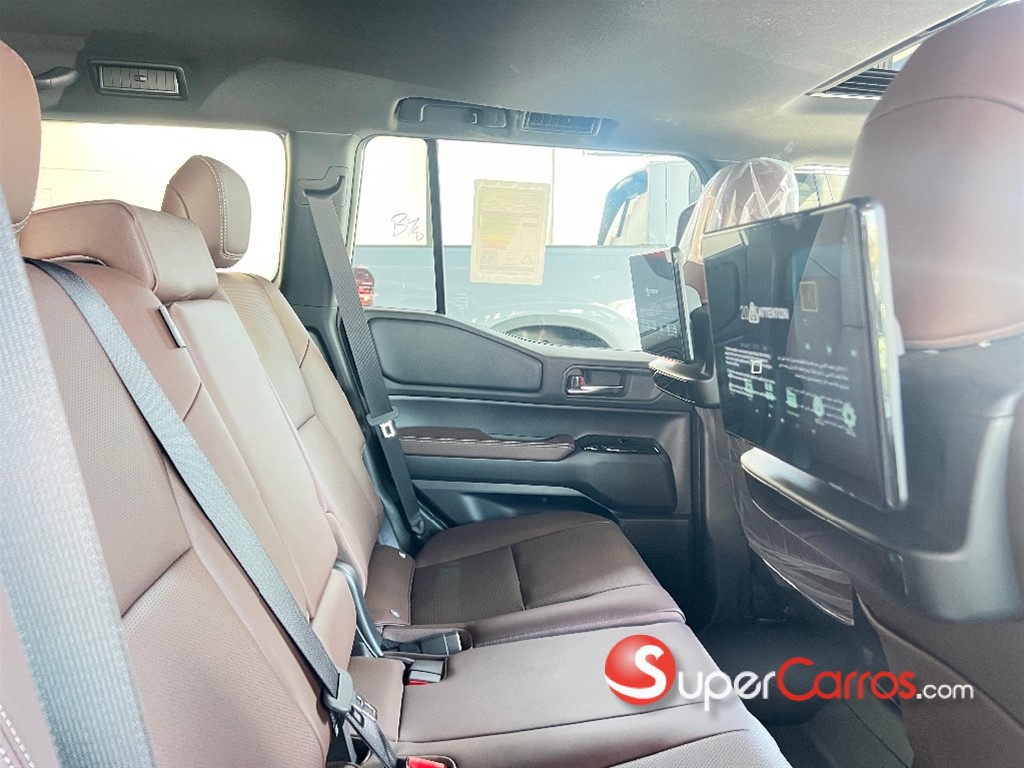 2025 Toyota Land Cruiser Prado Adventure — foto 7 / 12