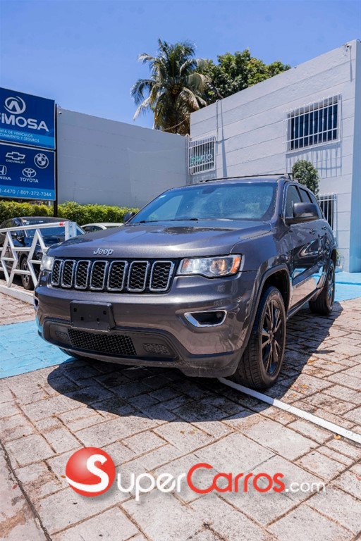 2017 Jeep Grand Cherokee Altitude — foto 1 / 11