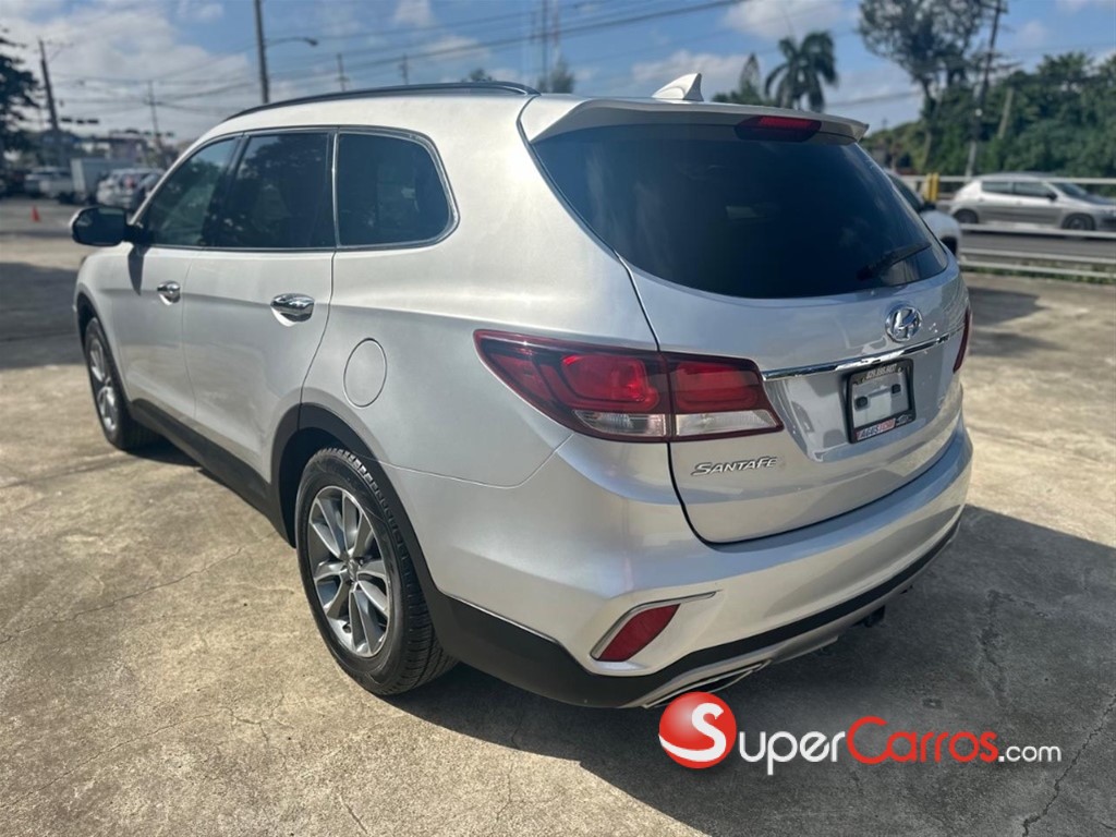 2017 Hyundai Grand Santa Fe — foto 6 / 12