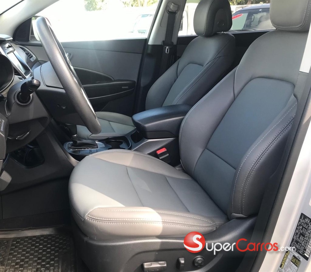 2017 Hyundai Grand Santa Fe — foto 7 / 12