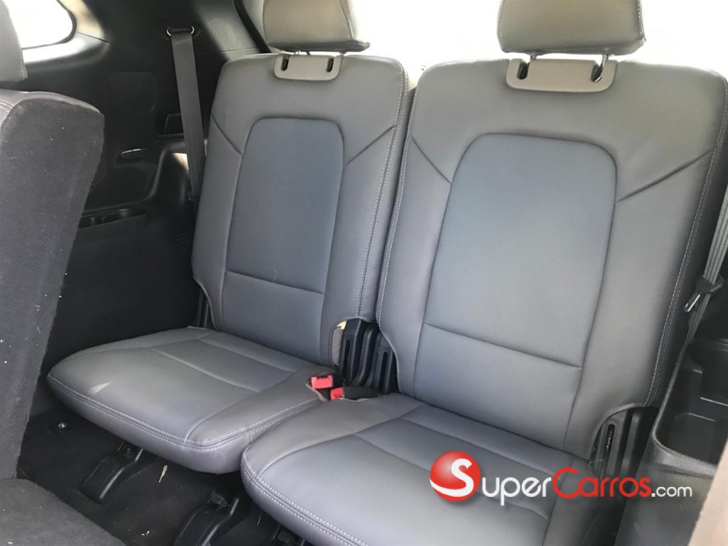 2017 Hyundai Grand Santa Fe — foto 8 / 12