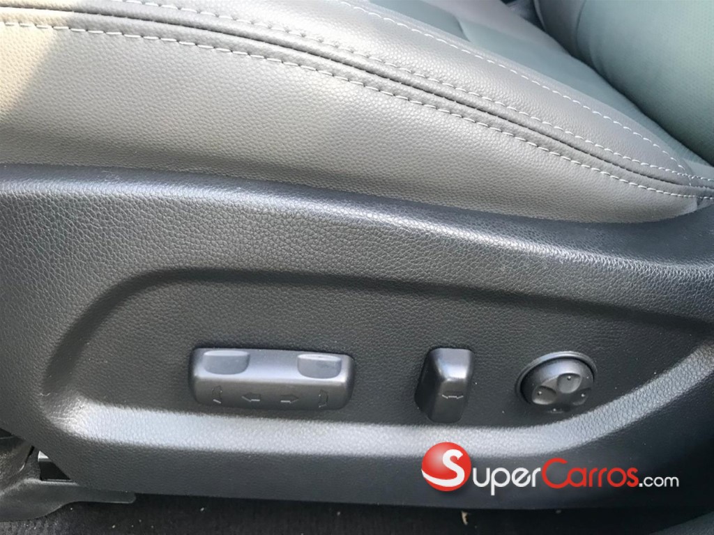 2017 Hyundai Grand Santa Fe — foto 9 / 12