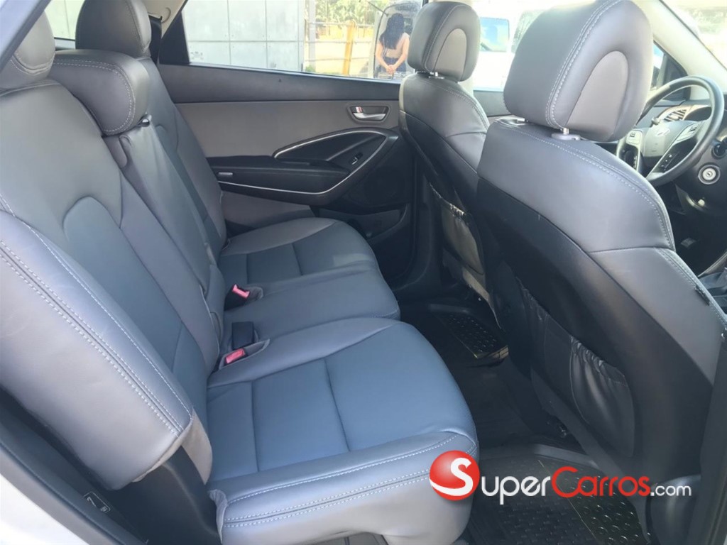 2017 Hyundai Grand Santa Fe — foto 10 / 12
