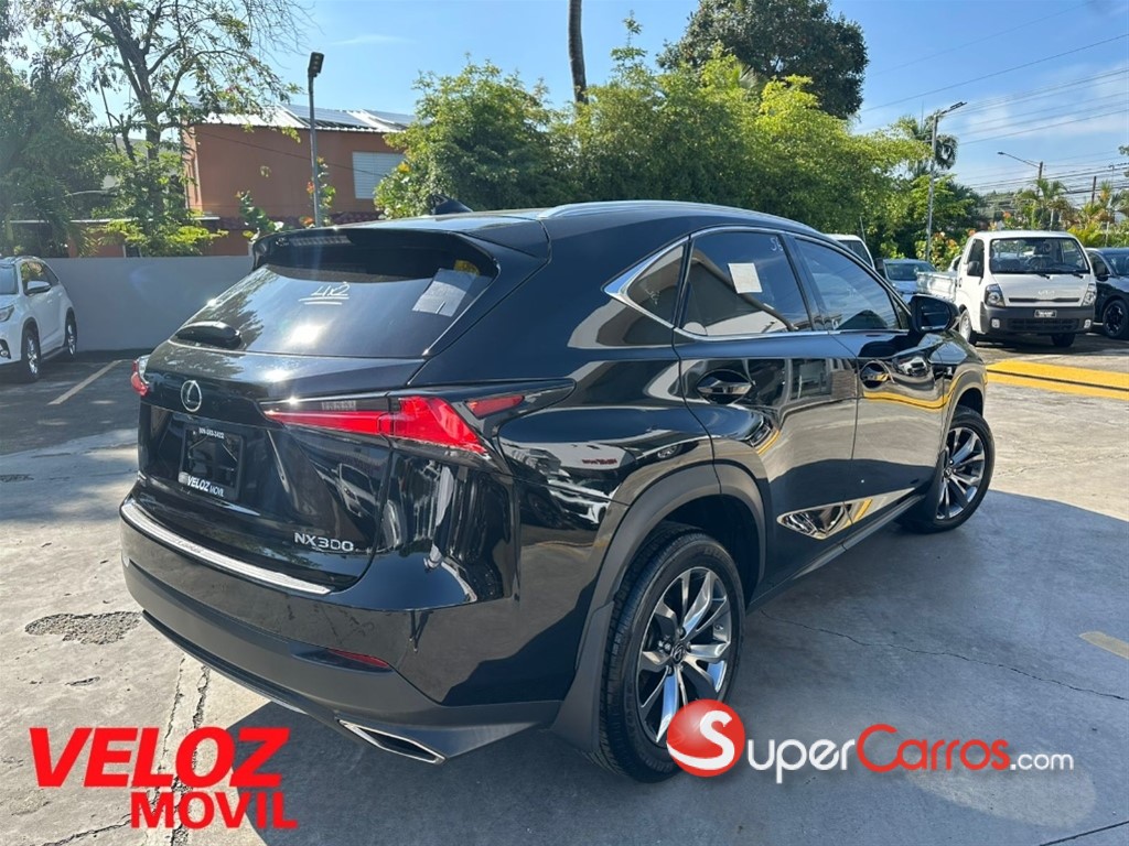 2021 Lexus NX 300 F Sport — foto 3 / 8
