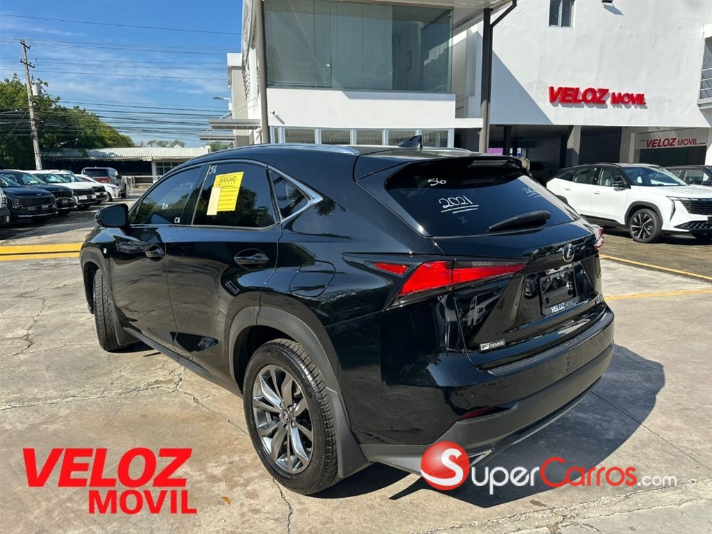 2021 Lexus NX 300 F Sport — foto 4 / 8