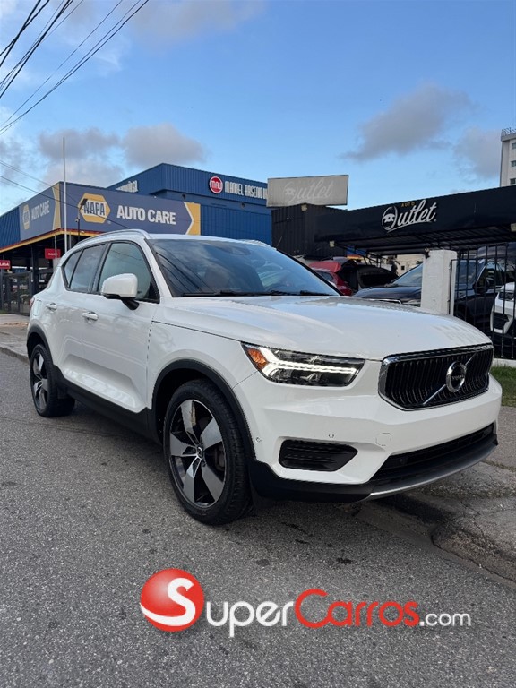 2019 Volvo XC40 Momentum
