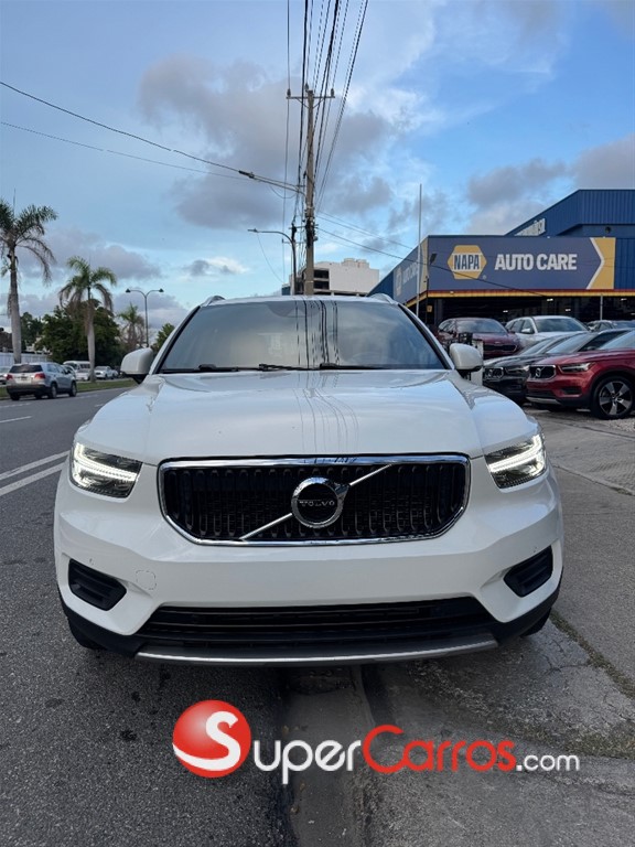 2019 Volvo XC40 Momentum — foto 2 / 10