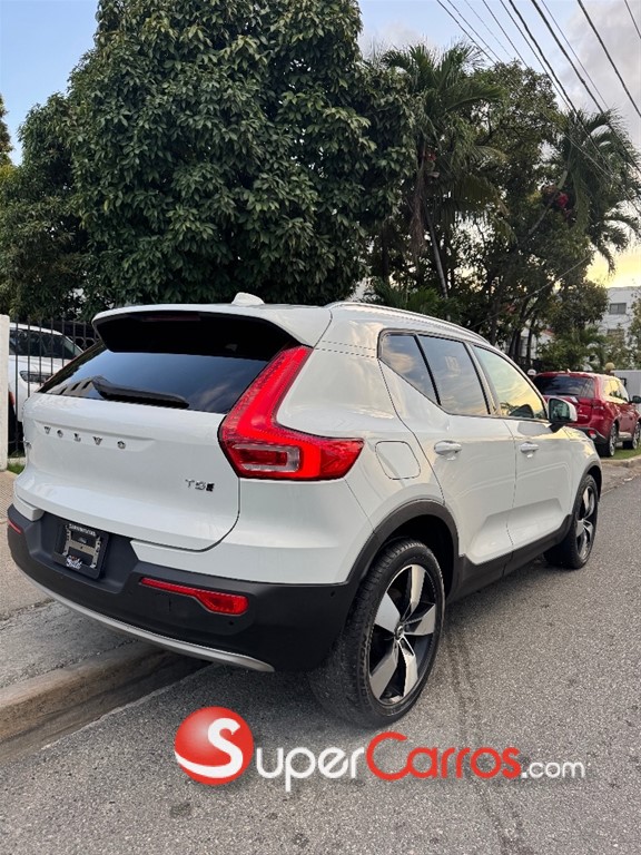 2019 Volvo XC40 Momentum — foto 3 / 10