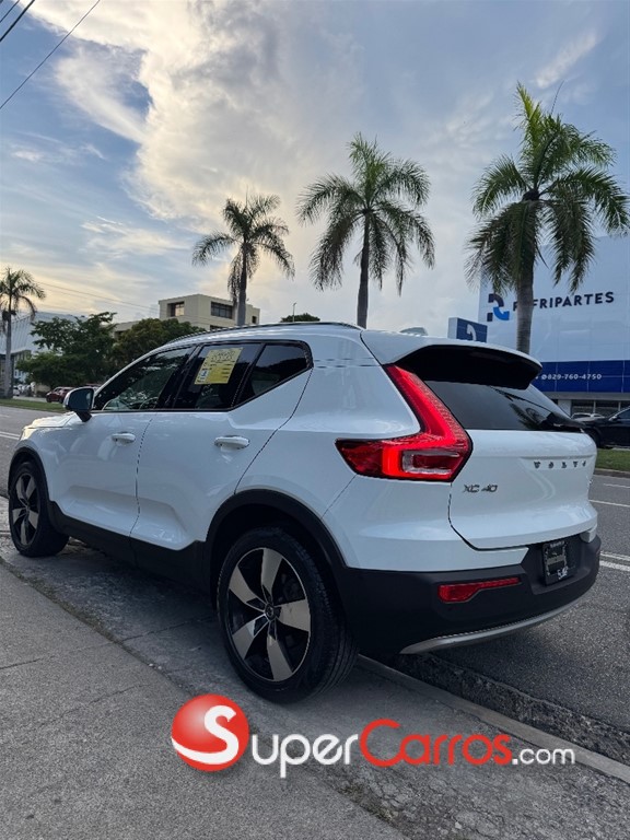2019 Volvo XC40 Momentum — foto 4 / 10