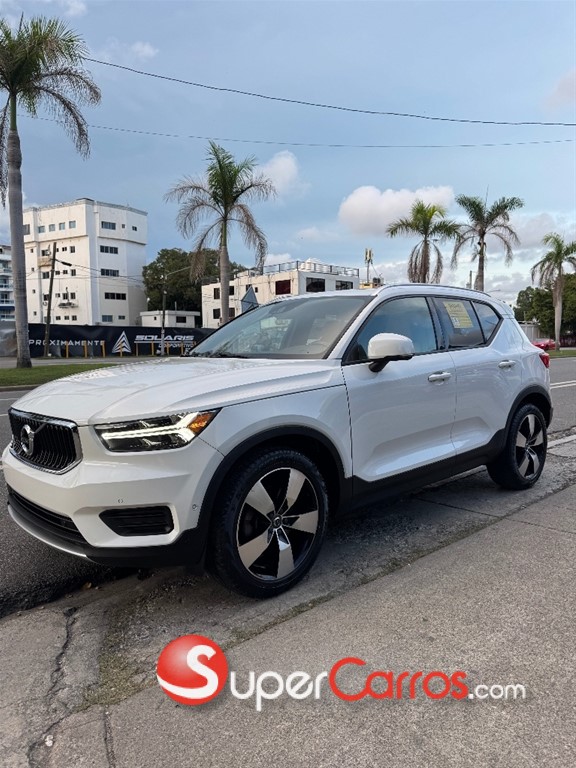 2019 Volvo XC40 Momentum — foto 5 / 10