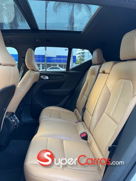 2019 Volvo XC40 Momentum — foto 6 / 10