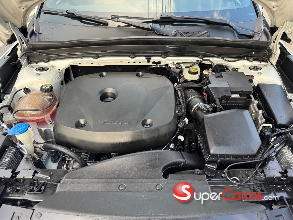 2019 Volvo XC40 Momentum — foto 10 / 10