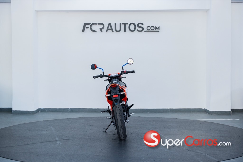 2025 KTM 390 SMC R — foto 6 / 12