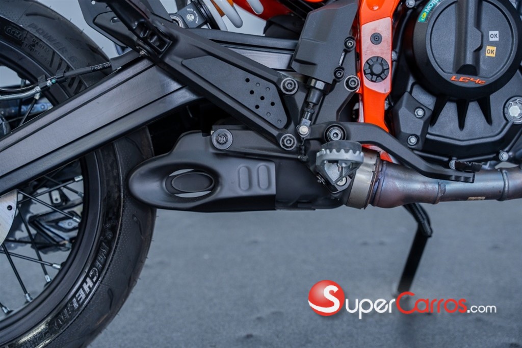 2025 KTM 390 SMC R — foto 7 / 12