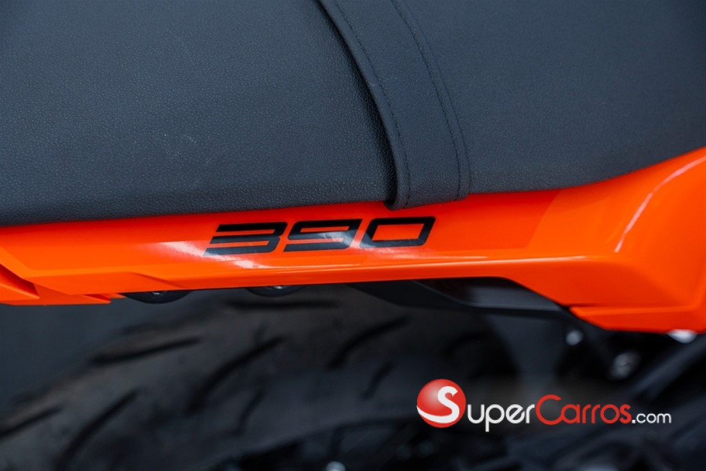 2025 KTM 390 SMC R — foto 8 / 12