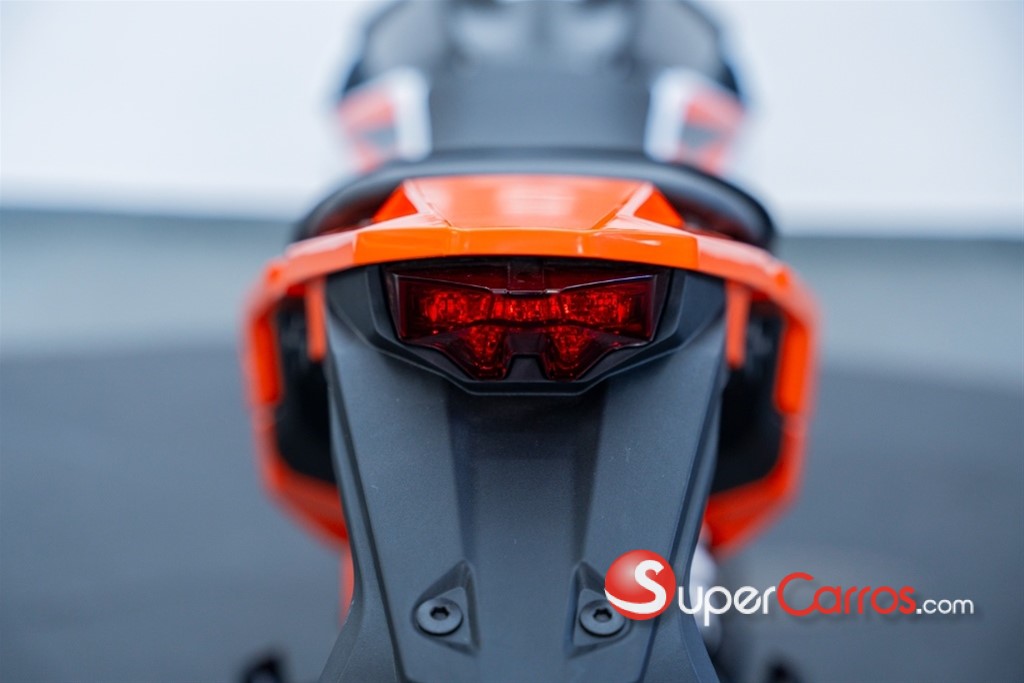 2025 KTM 390 SMC R — foto 9 / 12