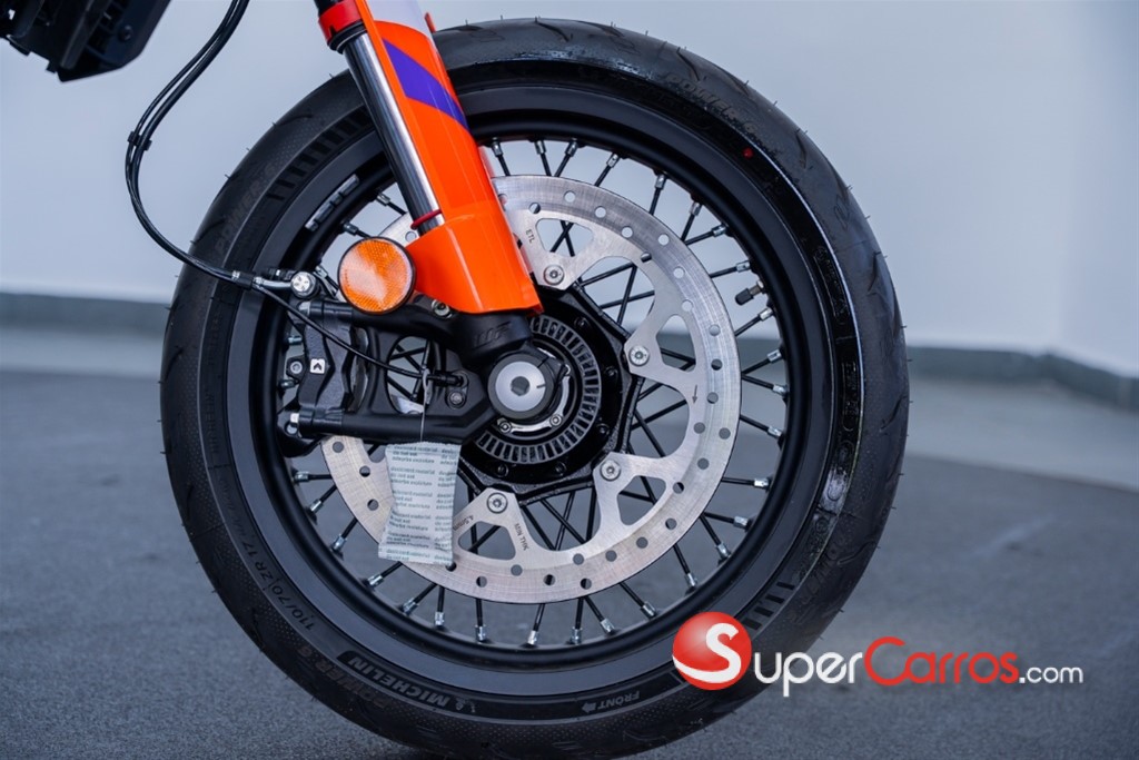 2025 KTM 390 SMC R — foto 10 / 12