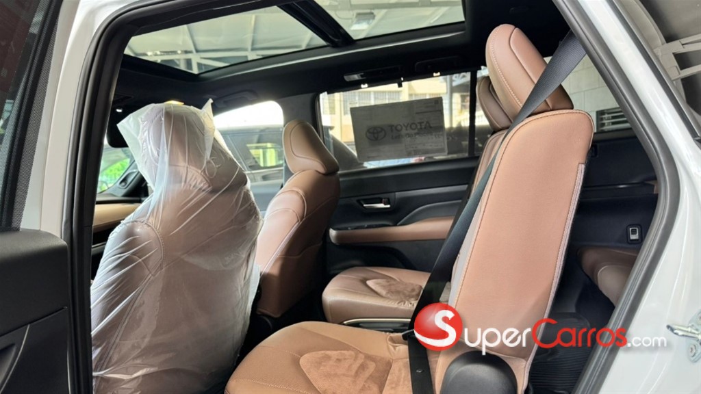 2025 Toyota Grand Highlander Max Platinum Hybrid — foto 5 / 9