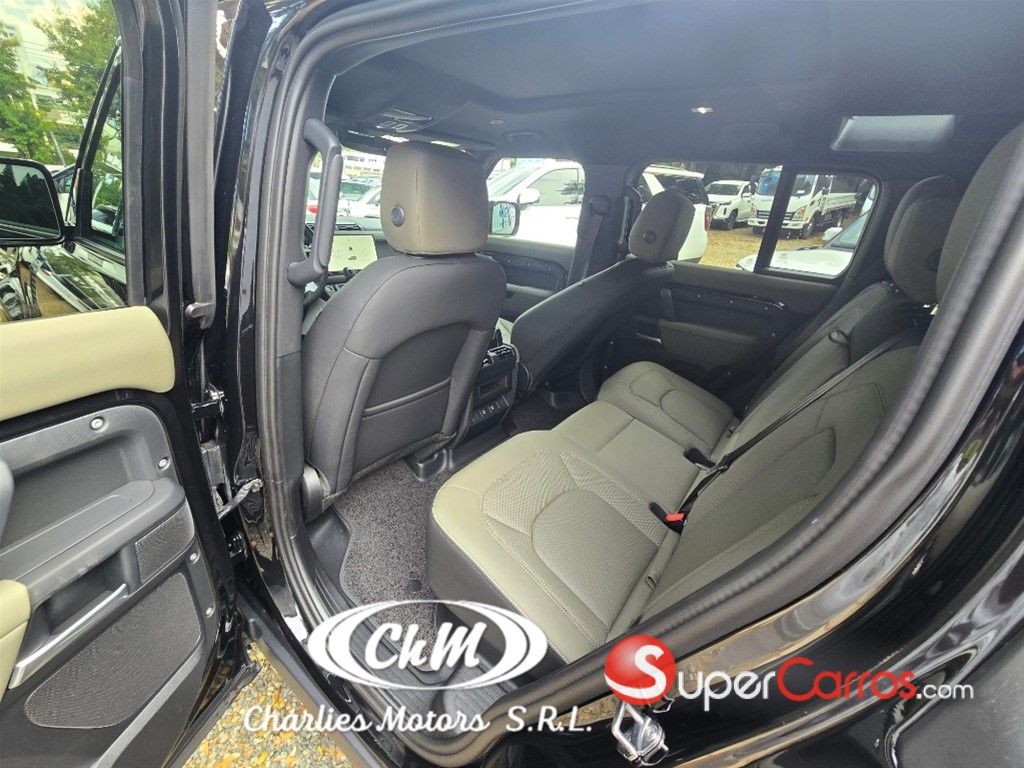 2025 Land Rover Defender 110 SE HYBRID — foto 6 / 12