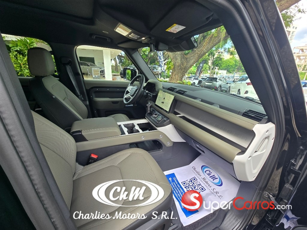 2025 Land Rover Defender 110 SE HYBRID — foto 7 / 12