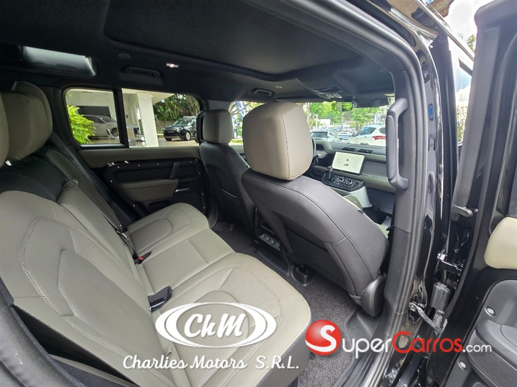 2025 Land Rover Defender 110 SE HYBRID — foto 8 / 12