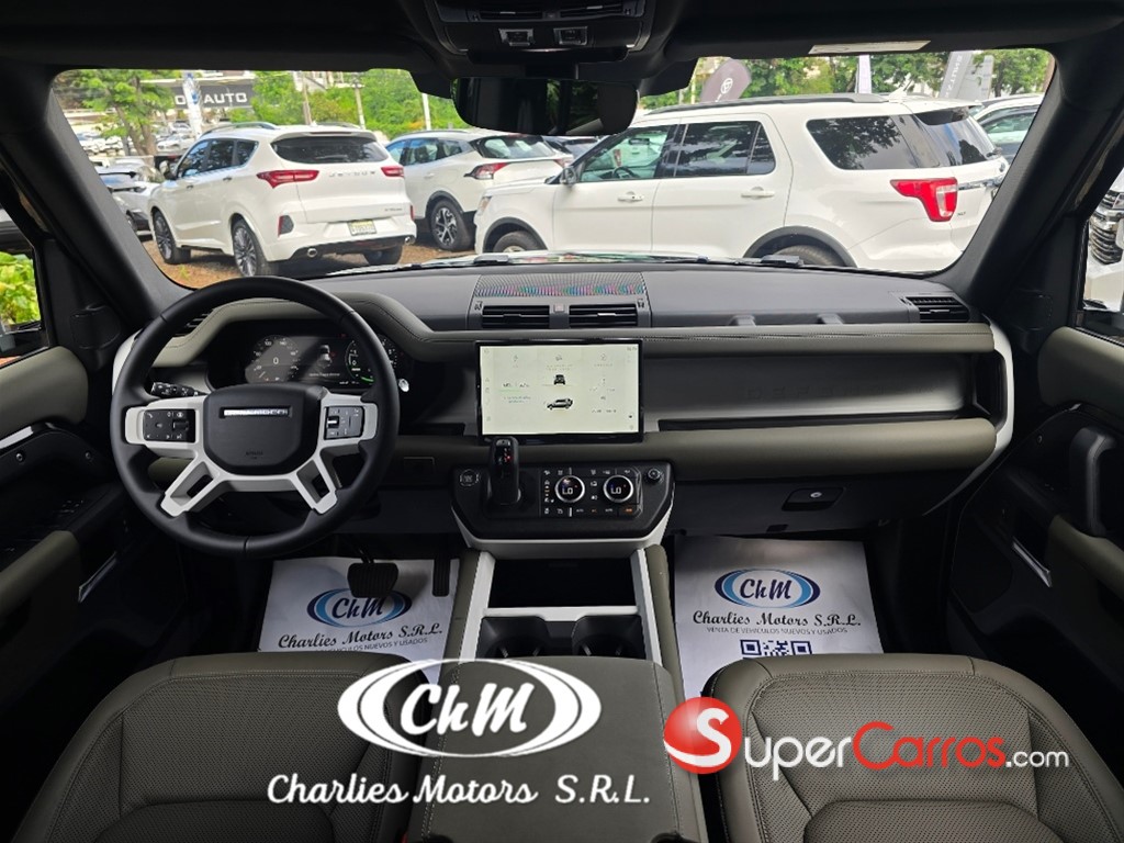 2025 Land Rover Defender 110 SE HYBRID — foto 9 / 12