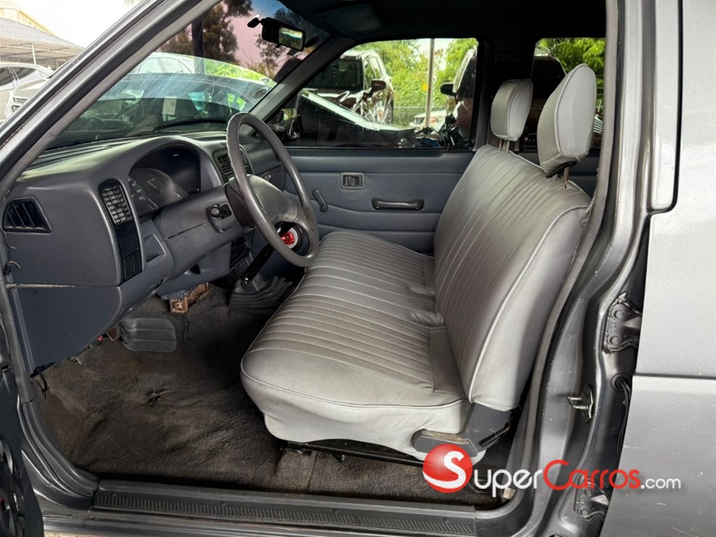2001 Nissan Frontier — foto 5 / 8