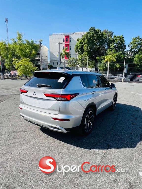 2022 Mitsubishi Motors Outlander SE — foto 3 / 11