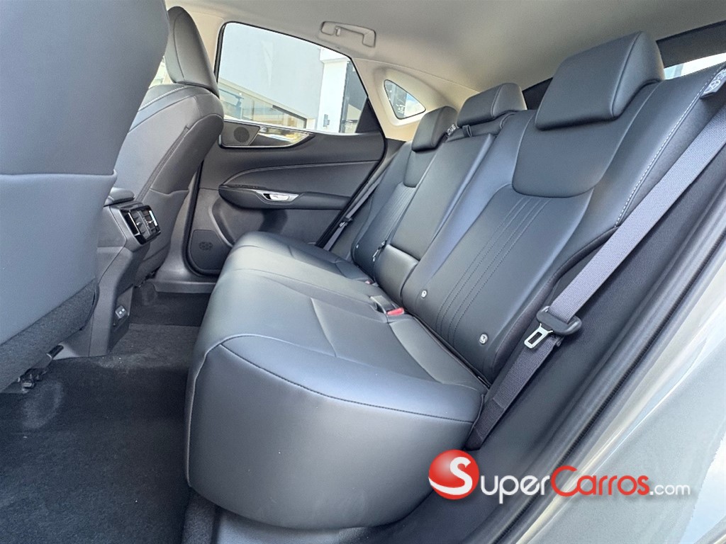 2025 Lexus NX 250 — foto 4 / 6