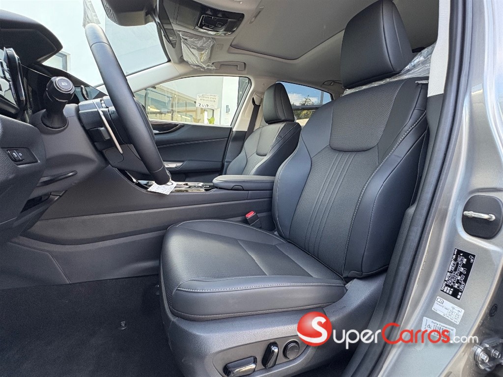 2025 Lexus NX 250 — foto 5 / 6