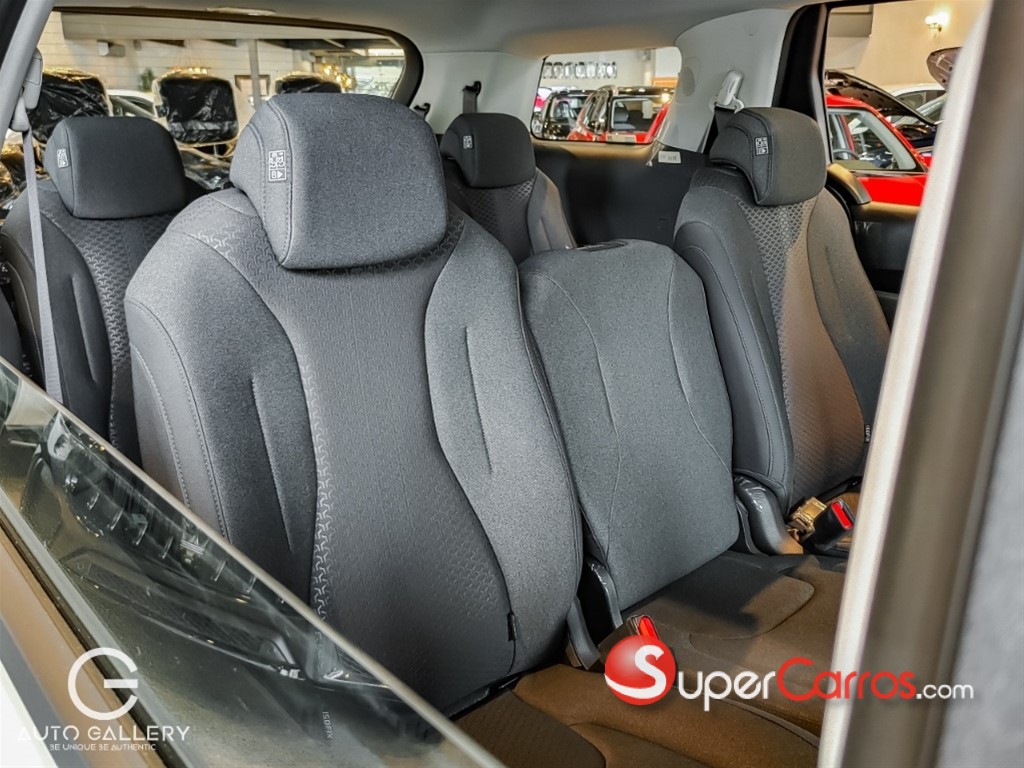 2026 Kia Carnival — foto 9 / 10