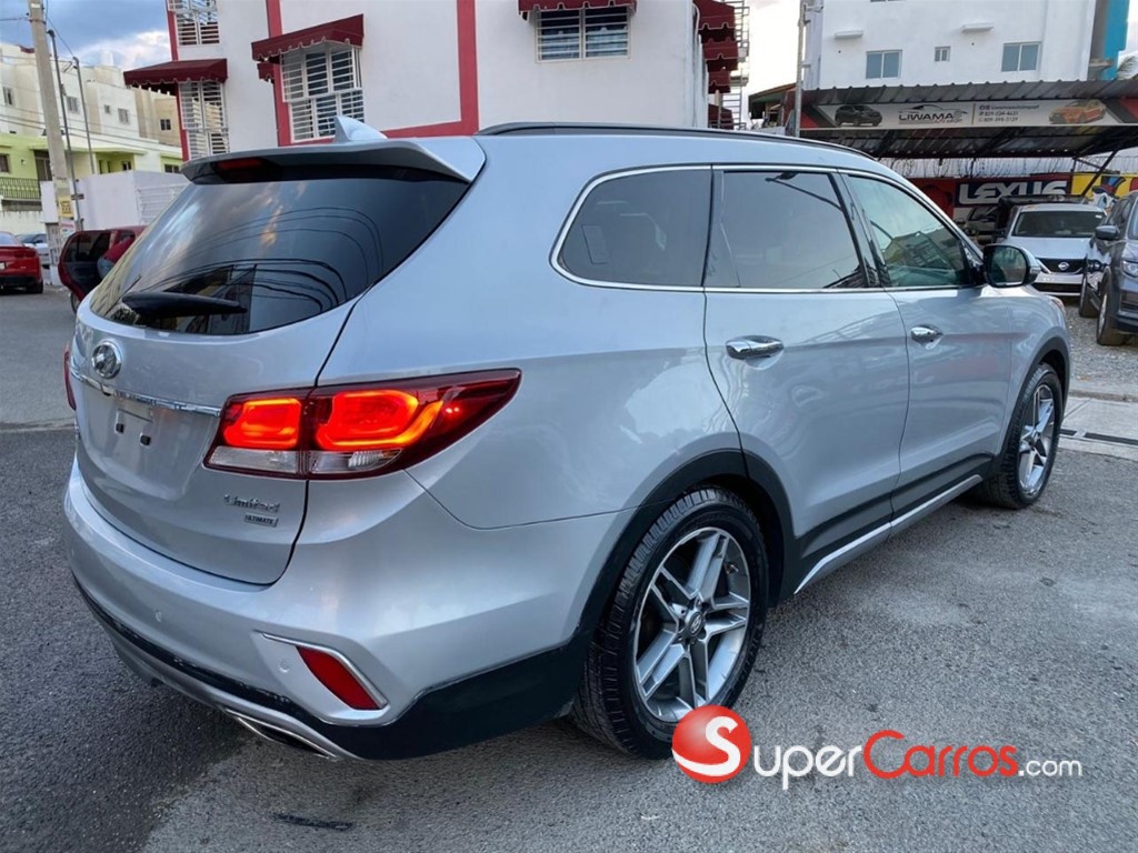 2017 Hyundai Grand Santa Fe Limited Ultimate — foto 9 / 12