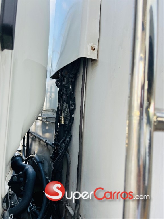 2026 Isuzu NQR 16 Pies — foto 9 / 12