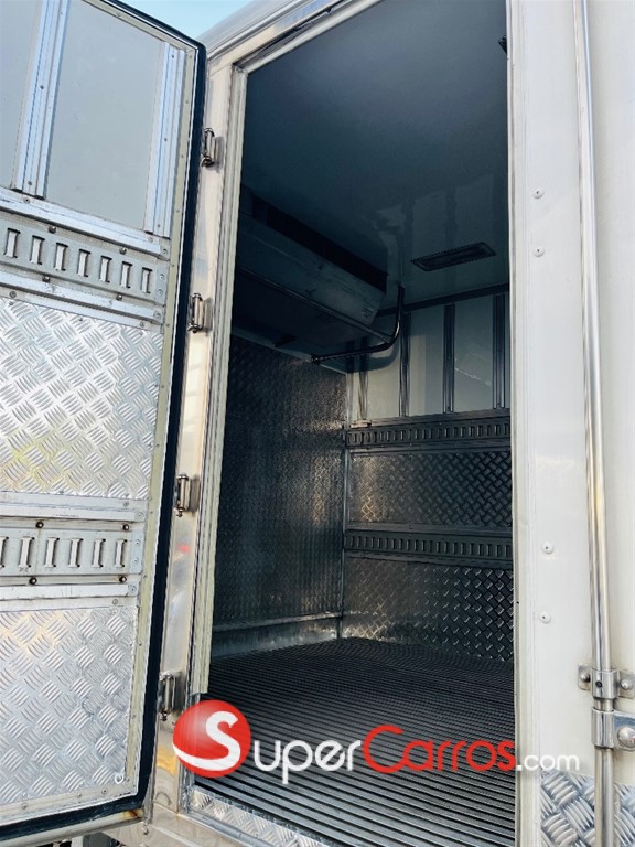 2026 Isuzu NQR 16 Pies — foto 10 / 12