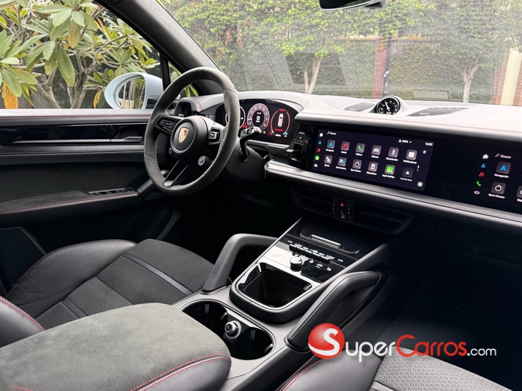 2024 Porsche Cayenne GTS — foto 6 / 8