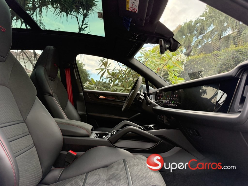 2024 Porsche Cayenne GTS — foto 7 / 8