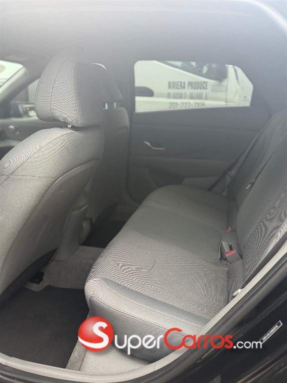 2021 Hyundai Elantra SE — foto 7 / 10
