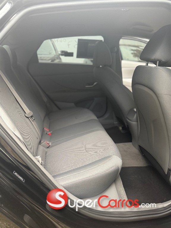 2021 Hyundai Elantra SE — foto 8 / 10